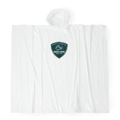 Vue rapprochée du logo Section Paloise sur le poncho transparent de pluie
