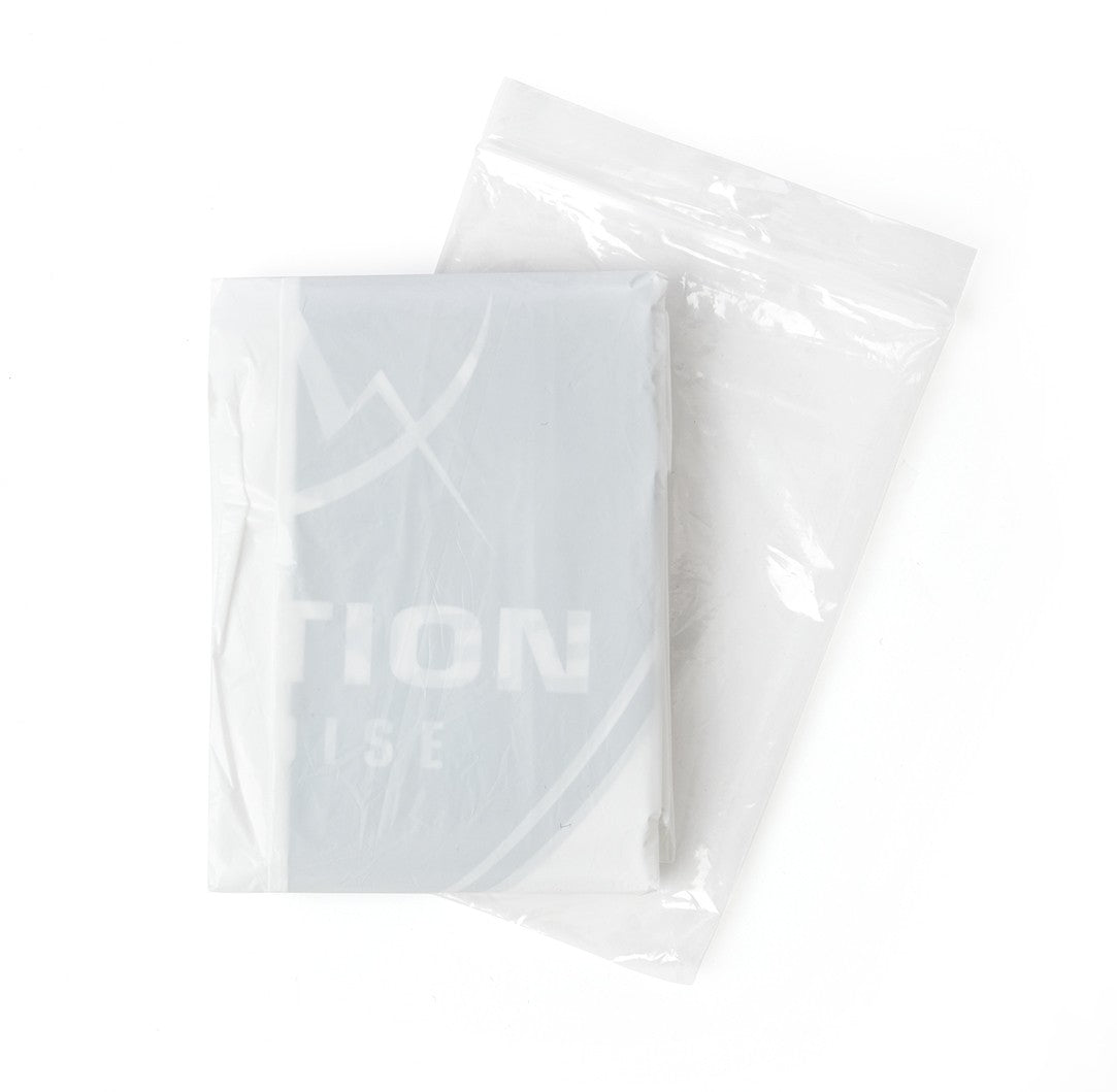 Poncho imperméable Section Paloise plié et prêt à être transporté pour un match